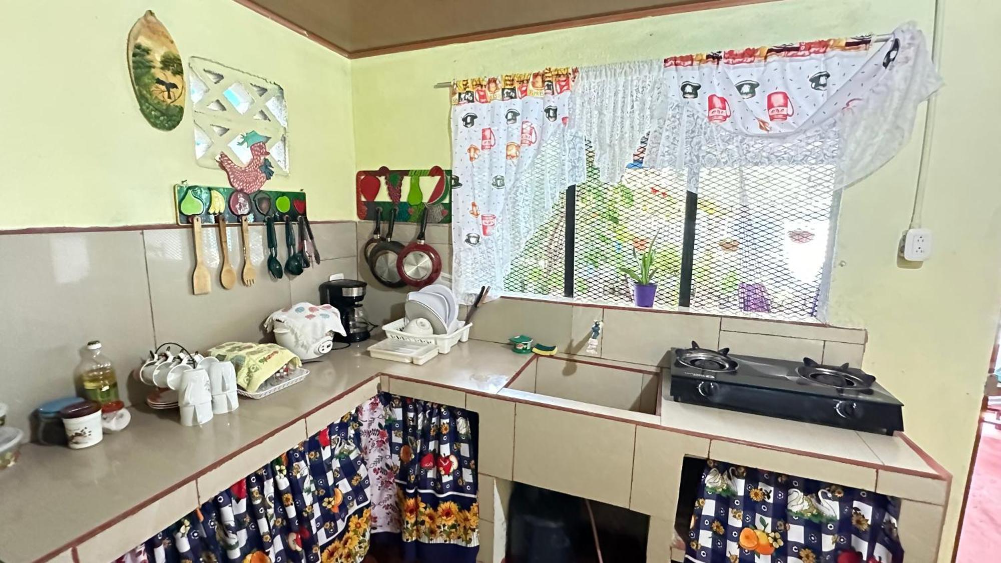 The Corner House Apartment Tortuguero Exterior photo